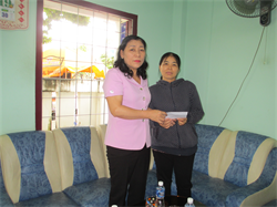 Thăm tặng quà cho nữ CNVCLĐ mắc bệnh hiểm nghèo nhân ngày thành lập Hội Liên hiệp Phụ nữ Việt Nam